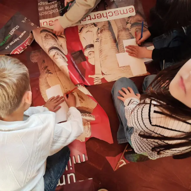 Letzter Näh-Workshop im Museum – was für ein Finale! 

Heute waren zwei Klassen der Grundschule am Schloss zu Besuch, und so viele Kinder waren begeistert von Upcycling und Nachhaltigkeit. Gemeinsam haben wir gezeigt, wie aus „alten“ Materialien neue, kreative Schätze entstehen – zirkuläre Kreativität zum Anfassen.

Unsere Mission: Kinder spielerisch für Nachhaltigkeit sensibilisieren und ihnen Mut machen, selbst aktiv zu werden. Denn Kinder sind unsere Zukunft – und sie haben heute gezeigt, wie bunt und nachhaltig diese Zukunft aussehen kann. 

#upcycling #nachhaltigkeit #zerowaste #green
💚